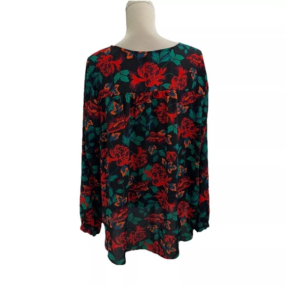 NWOT Torrid 3 Red Chiffon Floral Blouse Woman’s Plus 3X Long Sleeve Pleated - Picture 3 of 9